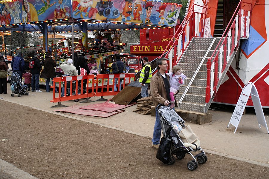 London - A City and its People - Hyde Park - 'Winter Wonderland' 2007/08 - A photographic study by Christopher John Ball - Photographer and Writer