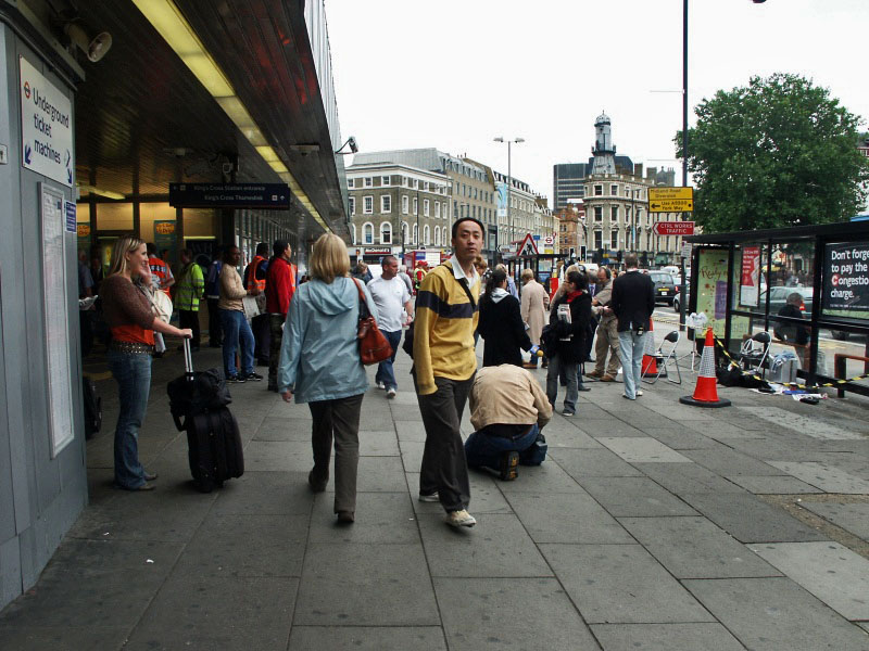 London - A City and its People - Terrorist Bombings, Kings Cross, 8th July 2005 - Terrorist Bombings, Kings Cross, 7th July 2005 - A photographic study by Christopher John Ball - Photographer and Writer