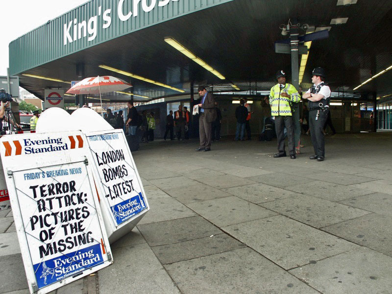 London - A City and its People - Terrorist Bombings, Kings Cross, 8th July 2005 - Terrorist Bombings, Kings Cross, 7th July 2005 - A photographic study by Christopher John Ball - Photographer and Writer